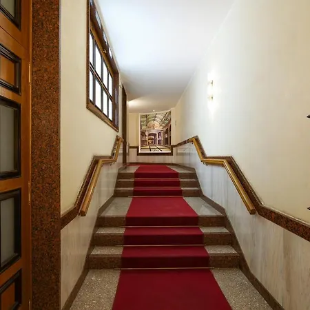 Luxury Galleria Apt - Milan Duomo-3